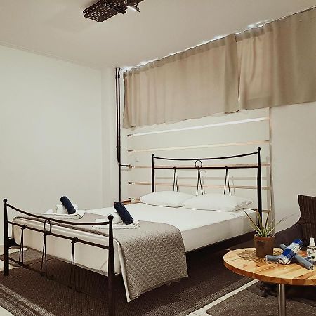 Studio V3St & Parking Larissa Bagian luar foto